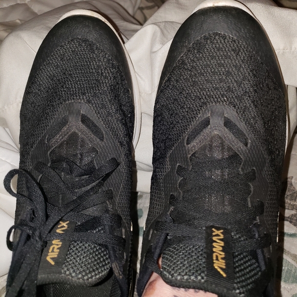 Nike airmax,  size 7Youth. They are black with a purple swoosh. - Picture 9 of 10